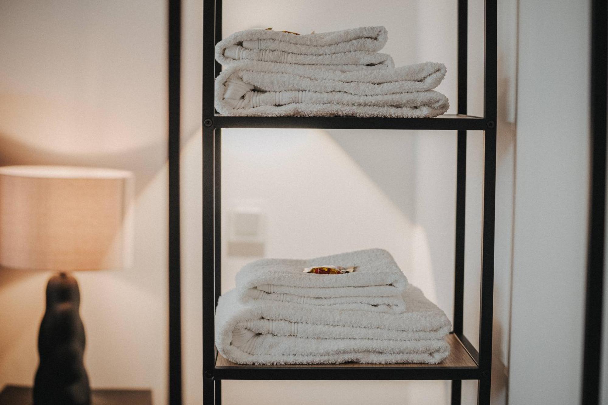 Downtown Apartment Mit Luxusbad Am Hafen Nur 5 Minuten Zu Fuss In Die Innenstadt Und Zum Bahnhof! Olsztyn Bagian luar foto